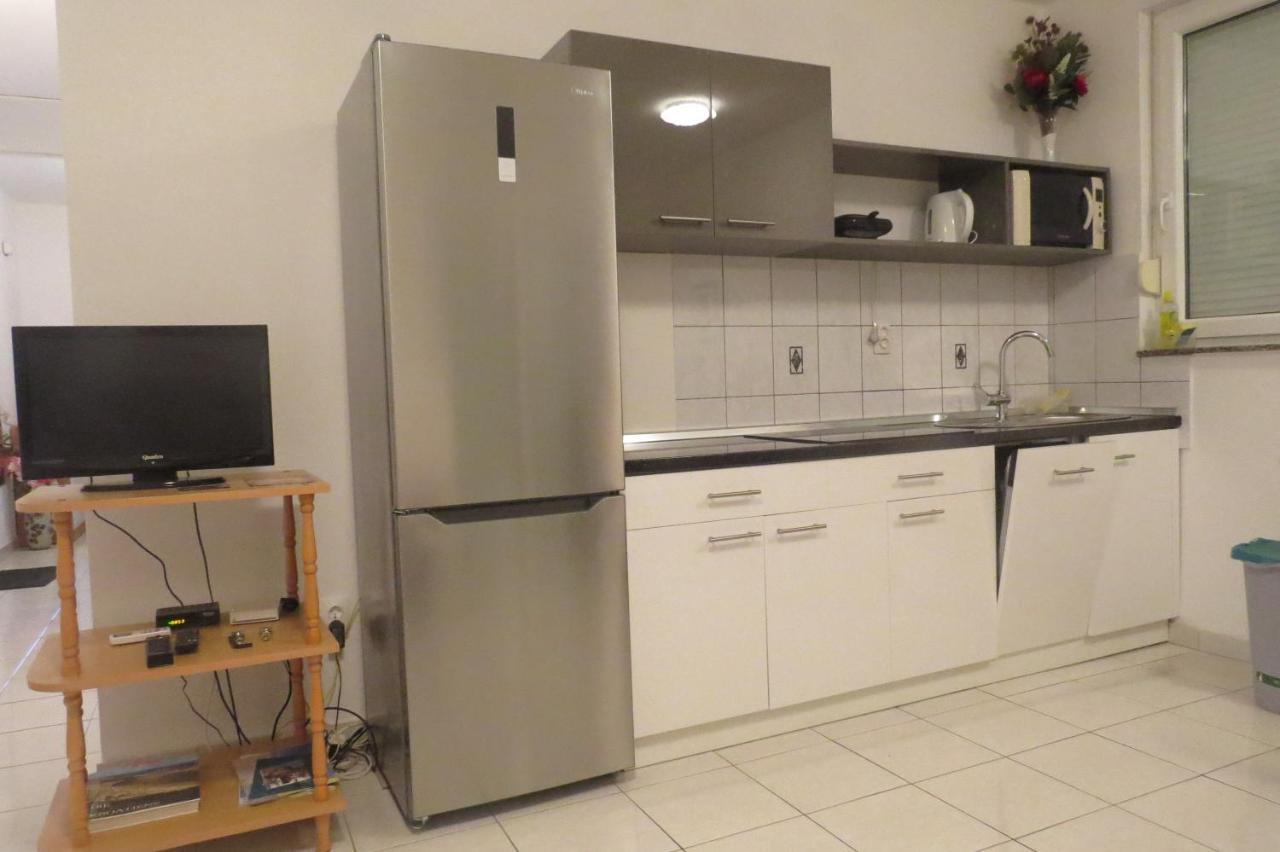 Modra Kuca Appartement Mandre Buitenkant foto