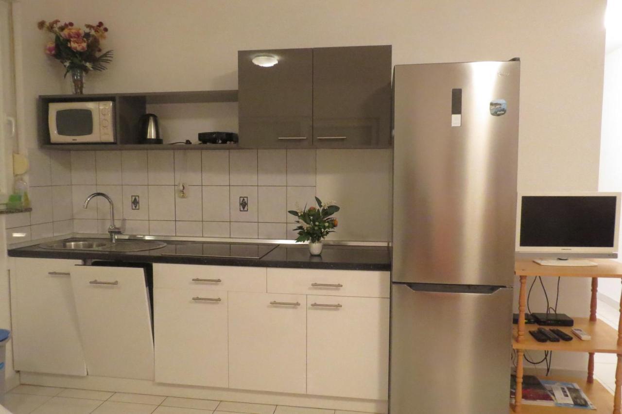 Modra Kuca Appartement Mandre Buitenkant foto