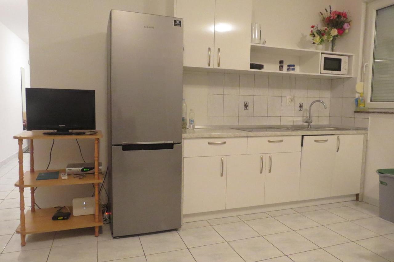 Modra Kuca Appartement Mandre Buitenkant foto